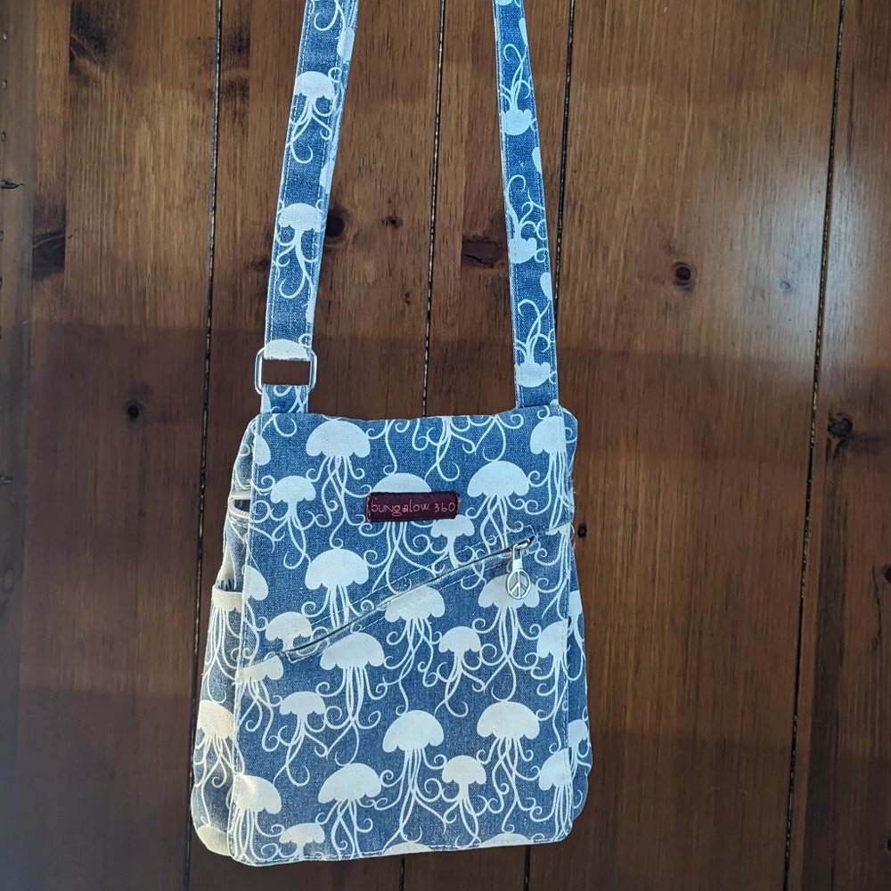 Bungalow 360 Jellyfish Messenger Bag - small